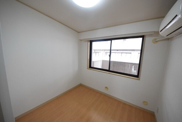 リズ市川平田の物件内観写真